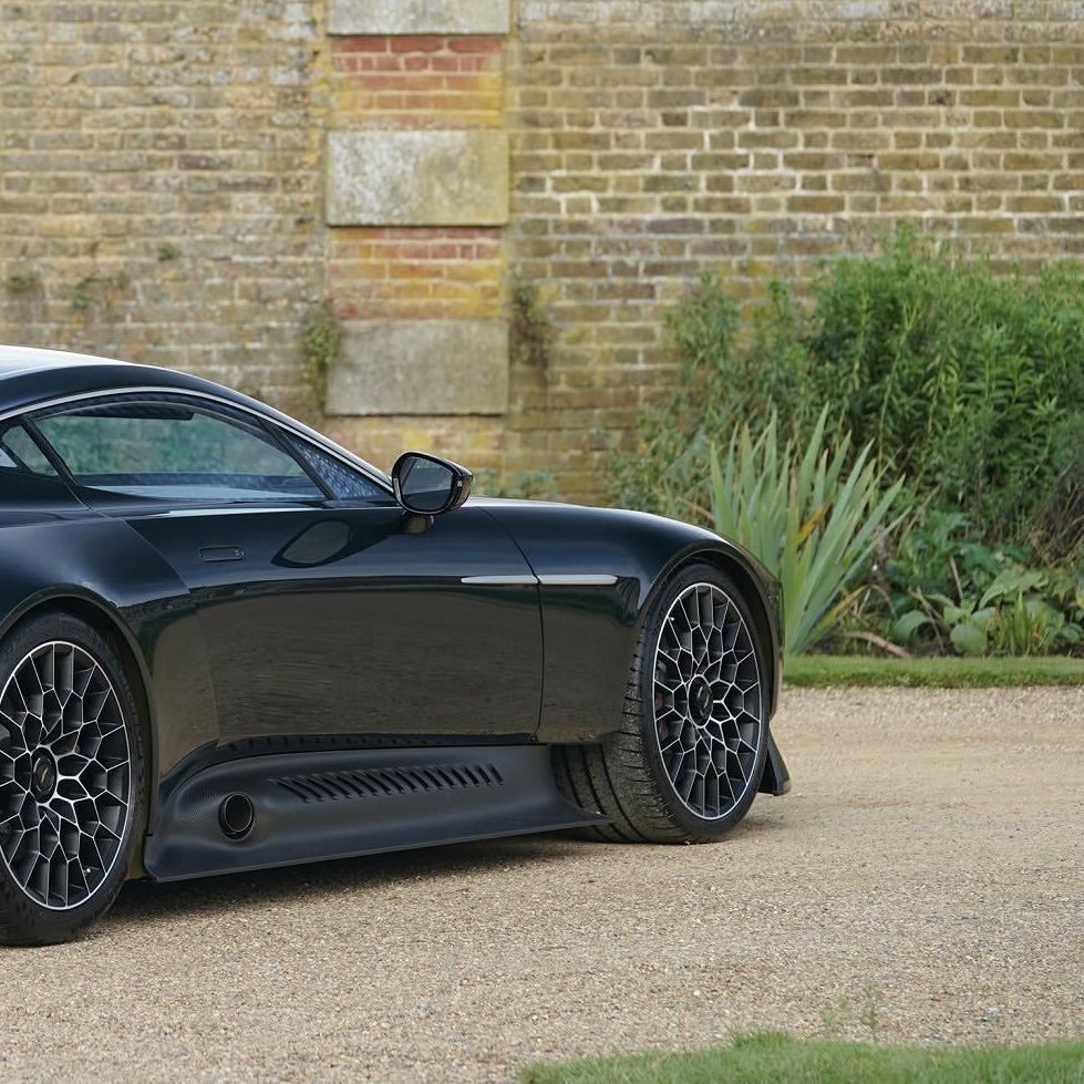 阿斯顿马丁Q部门打造的Victor，碳纤维车身，V12引擎