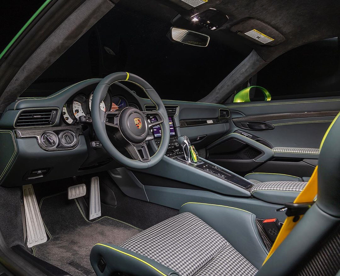 车漆颜色很特别，帅呆了！ Porsche GT2RS