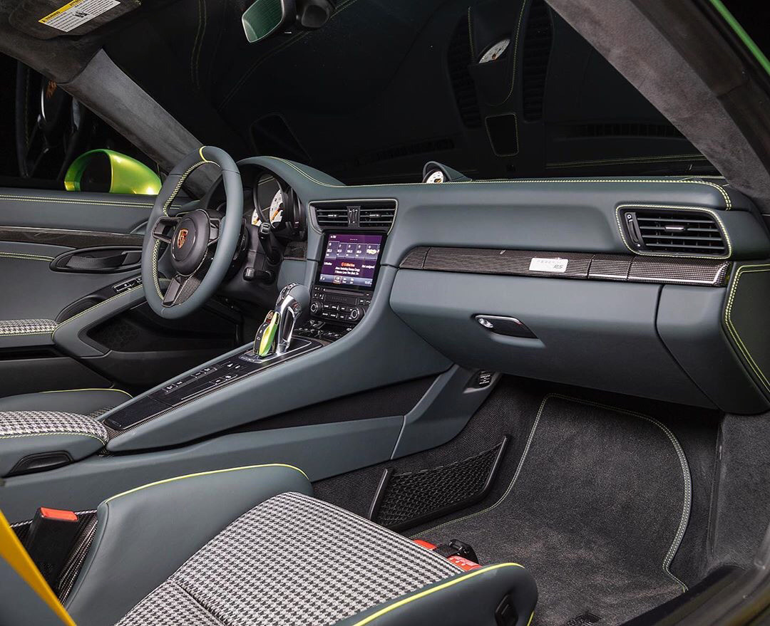 车漆颜色很特别，帅呆了！ Porsche GT2RS