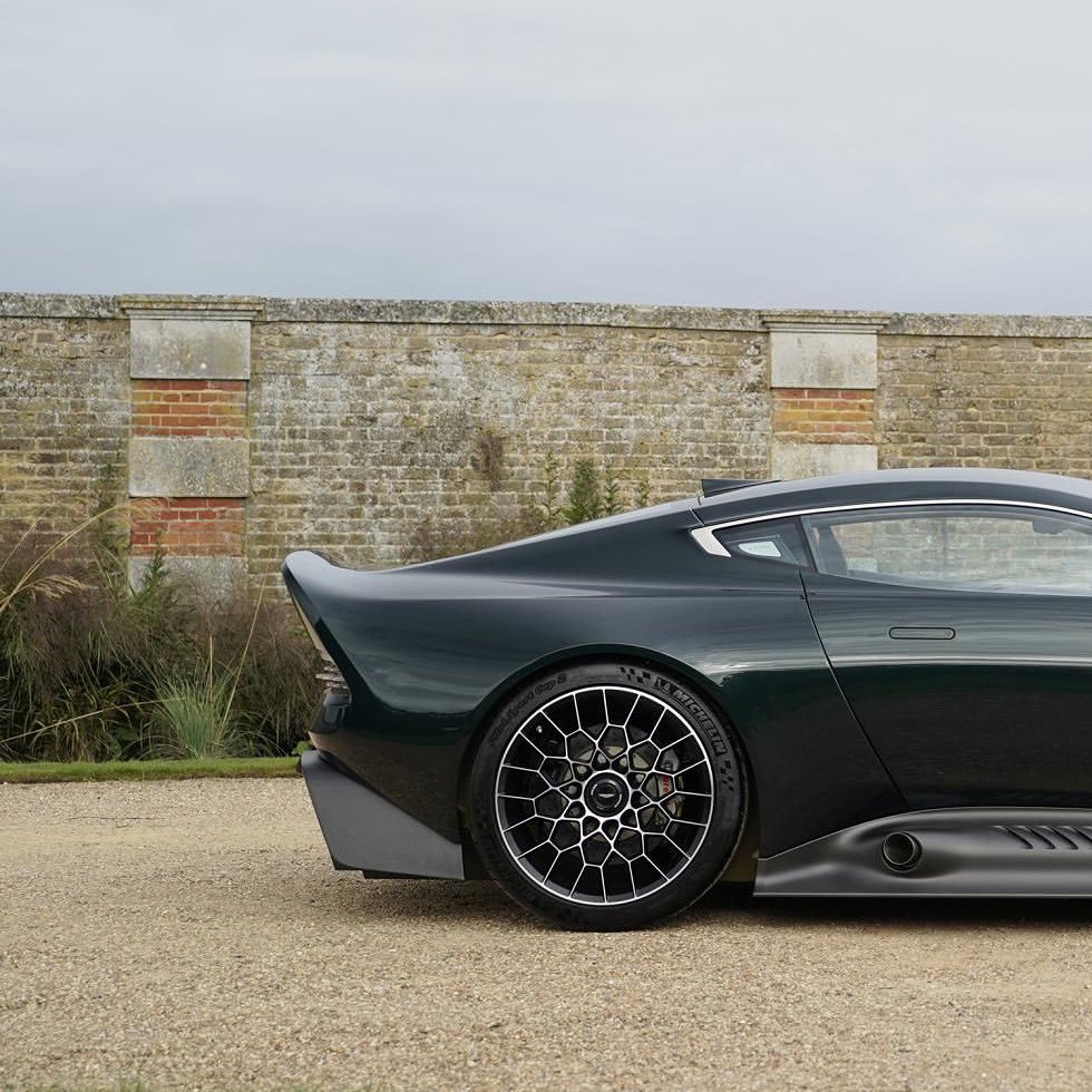 阿斯顿马丁Q部门打造的Victor，碳纤维车身，V12引擎