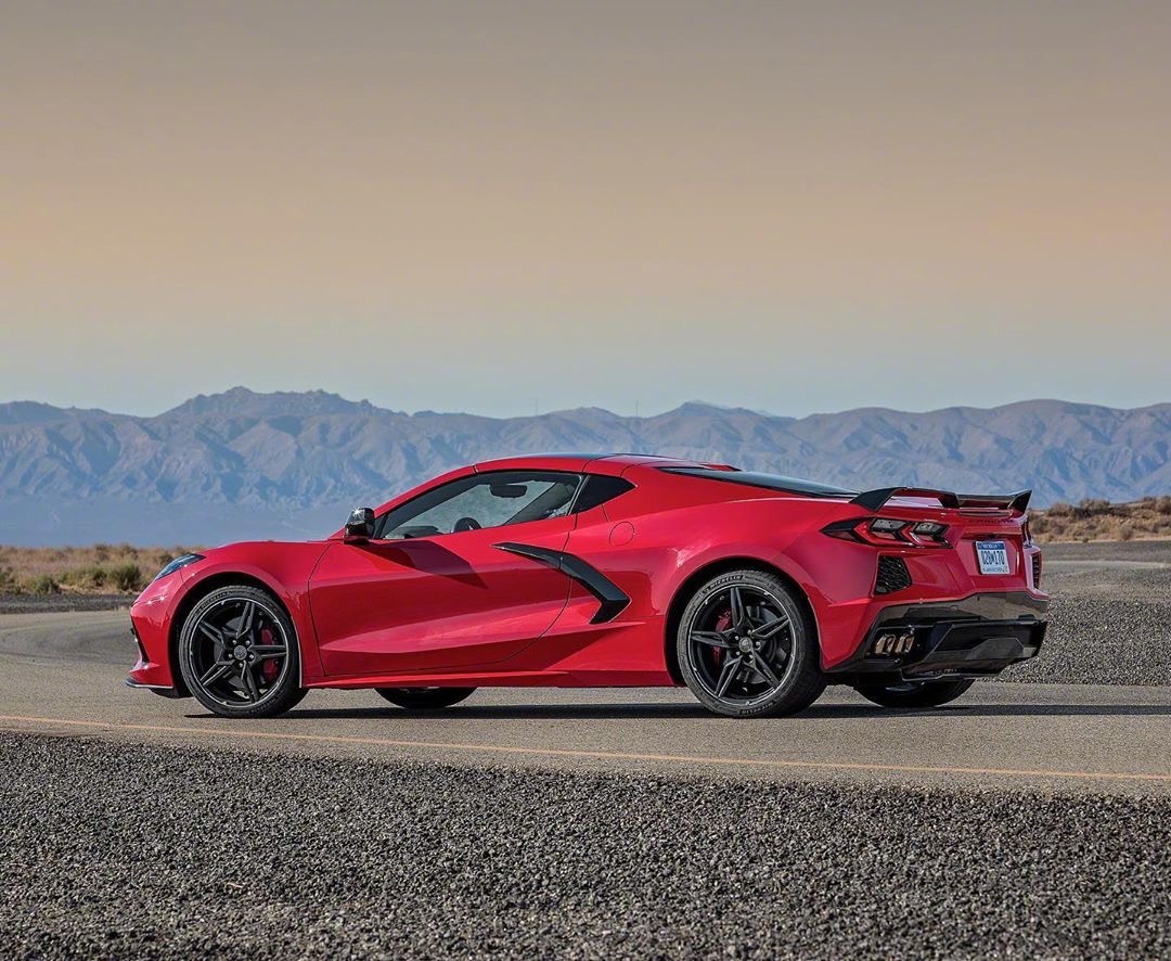 保时捷VS克尔维特，你会选择谁？