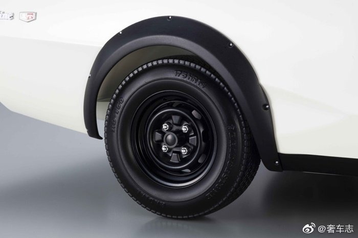 1/8超精细模型:SKYLINE 2000GT-R KPGC110