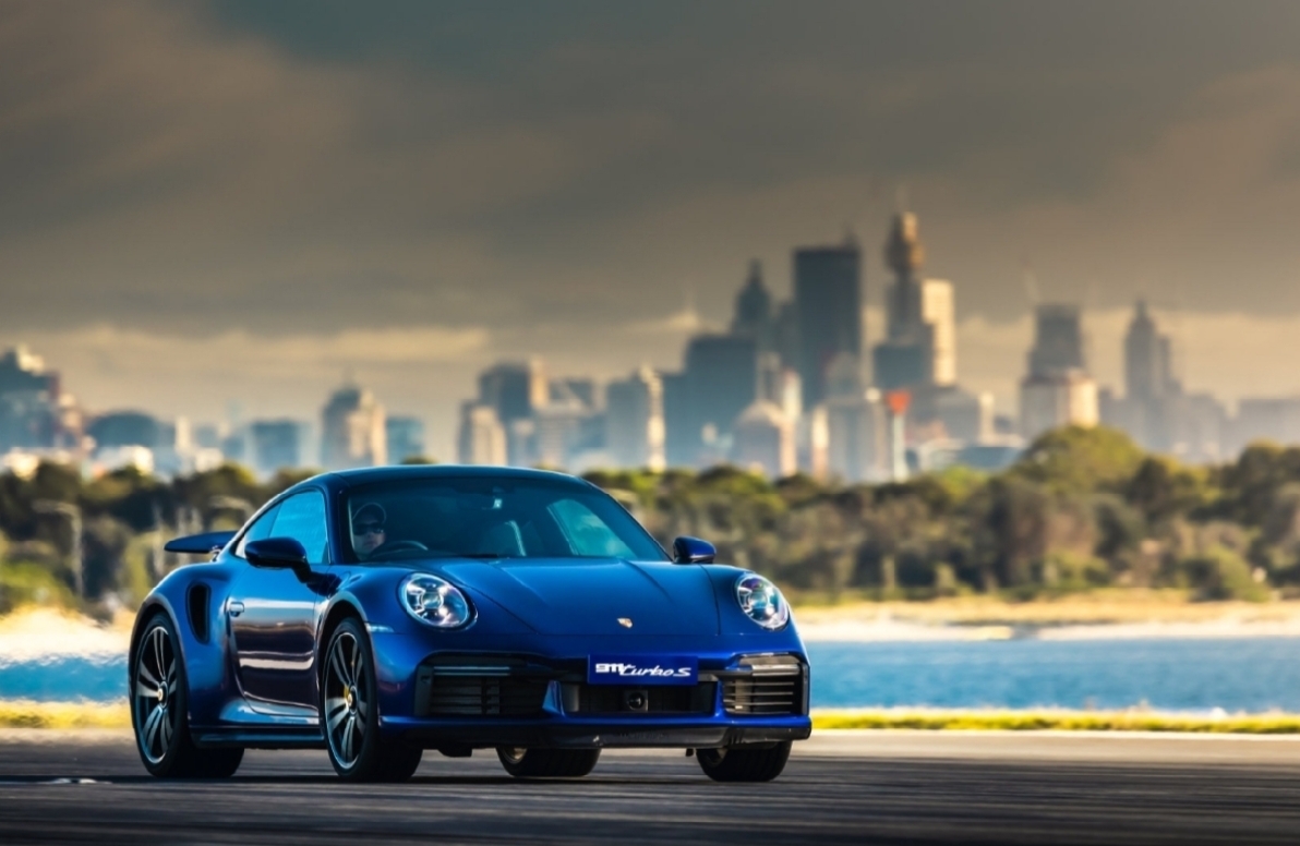 飞机与超跑的极限竞争Porsche 911 Turbo S 推荐关注