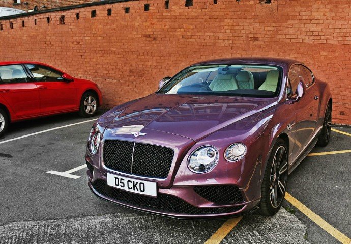 宾利Bentley Continental GT V8 S，很喜欢这种颜色 。