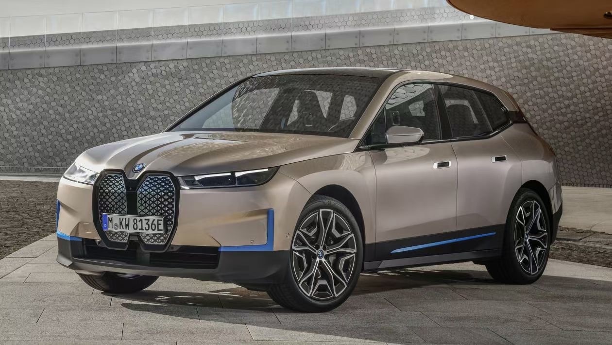 好看的汽车图片：宝马中大型电动SUV iX来了
