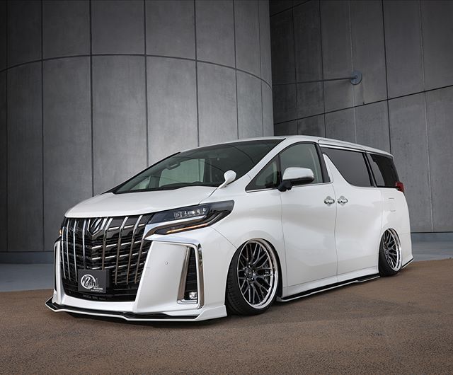 x 丰田埃尔法 丰田L佛 百万级面包车 不误正业MPV 真好看！