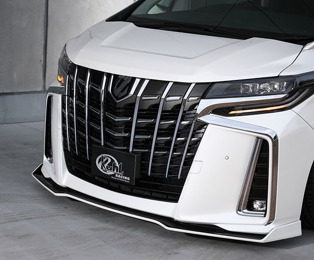 x 丰田埃尔法 丰田L佛 百万级面包车 不误正业MPV 真好看！