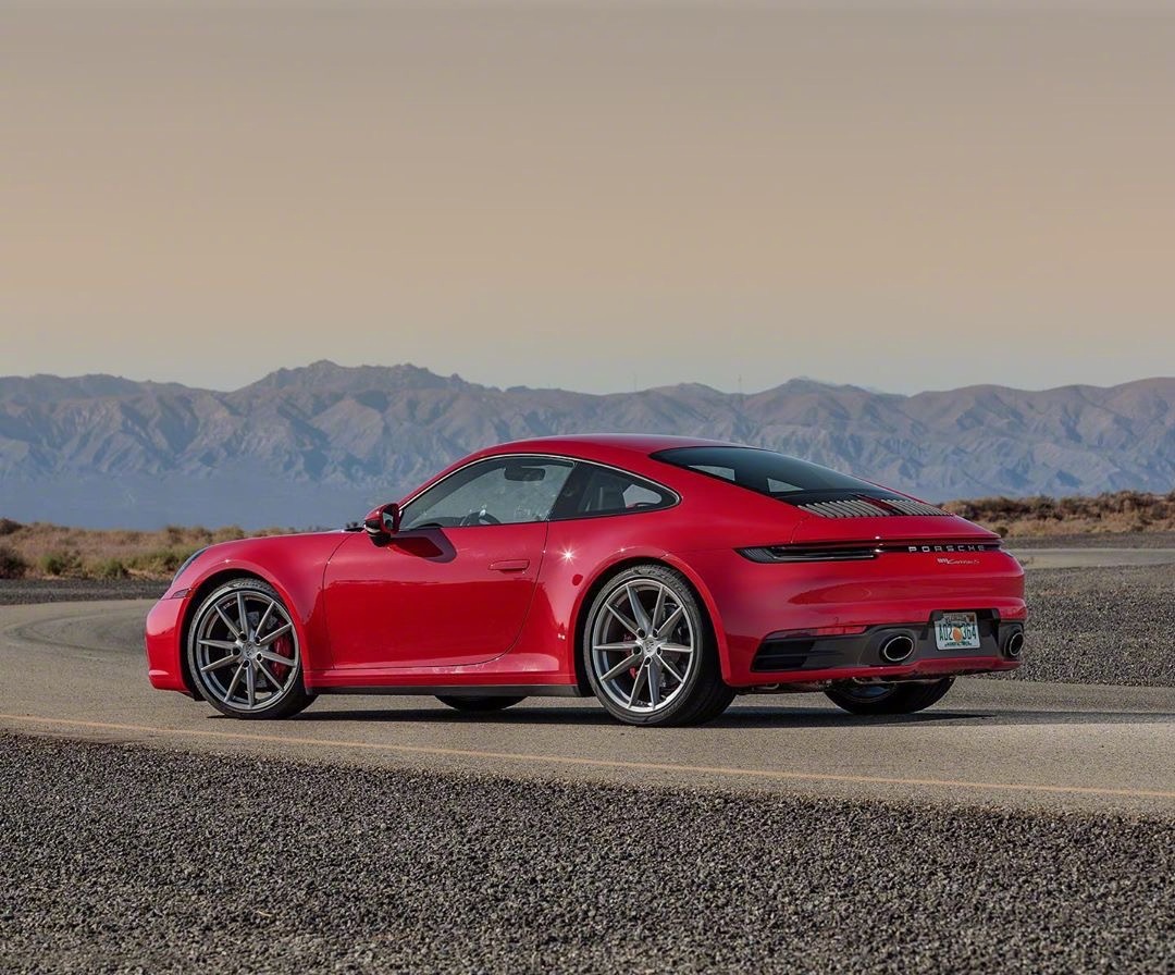 保时捷VS克尔维特，你会选择谁？