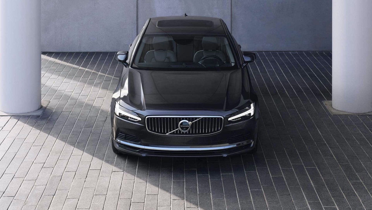 沃尔沃新款S90官图，还是很北欧风，低饱和度色彩，素雅简约。