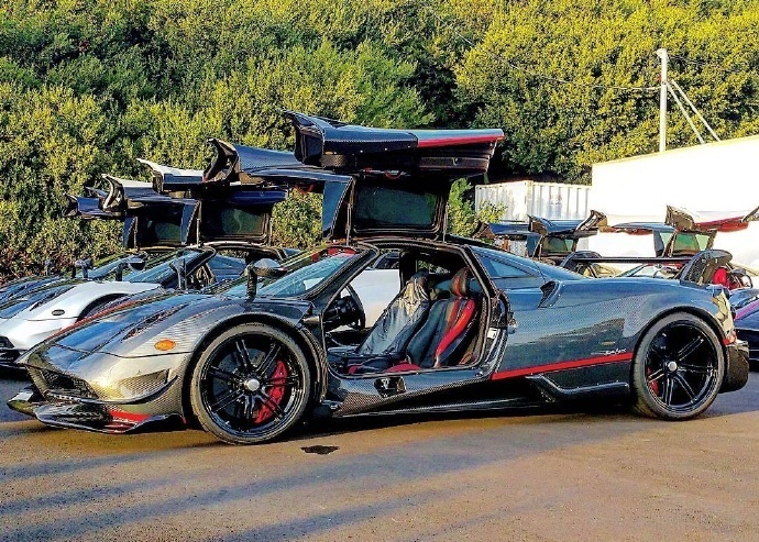 高清汽车美图：帕加尼超级霸气的秀场