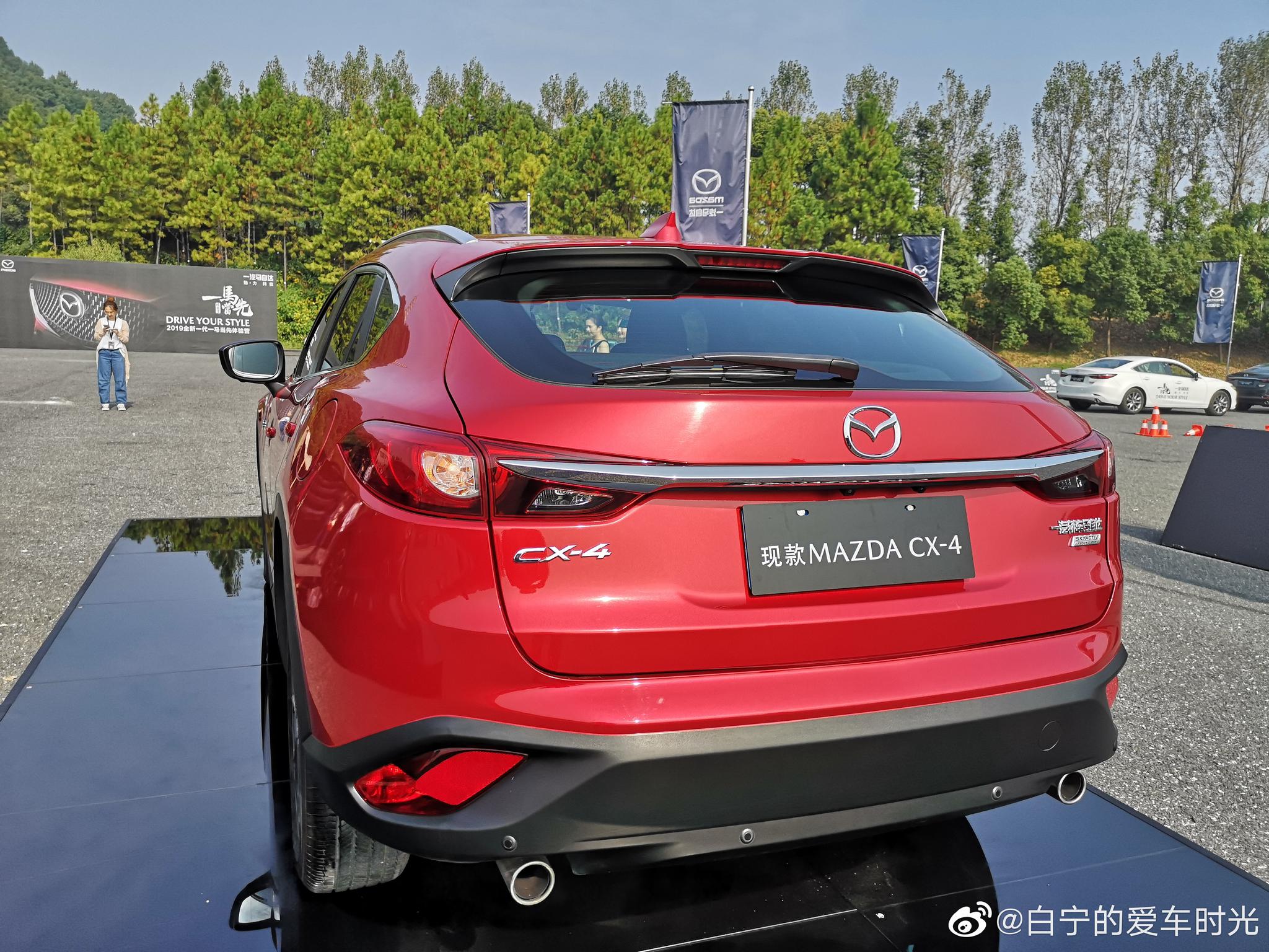 好看的汽车图片：新老马自达CX-4找不同
