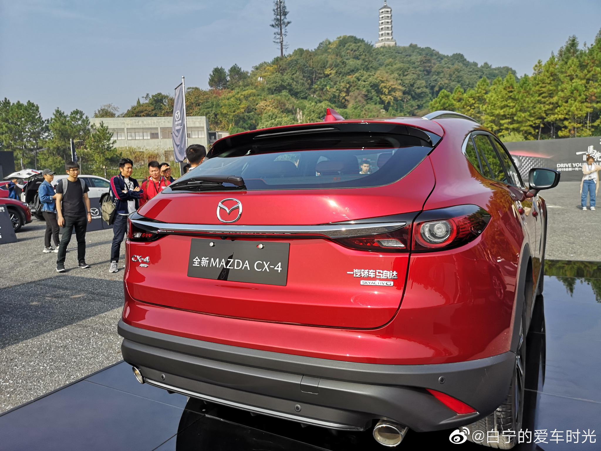 好看的汽车图片：新老马自达CX-4找不同