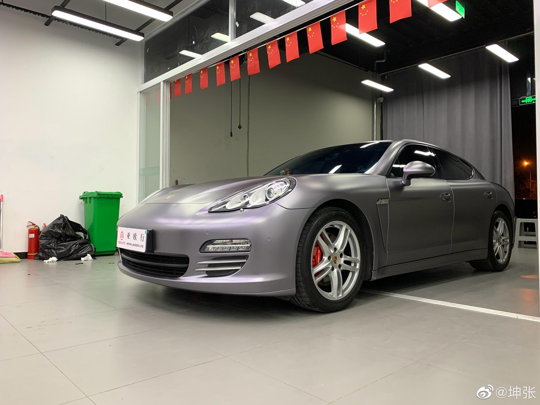 Panamera 4 改色贴膜RG电光碳灰，卡钳喷漆/红。