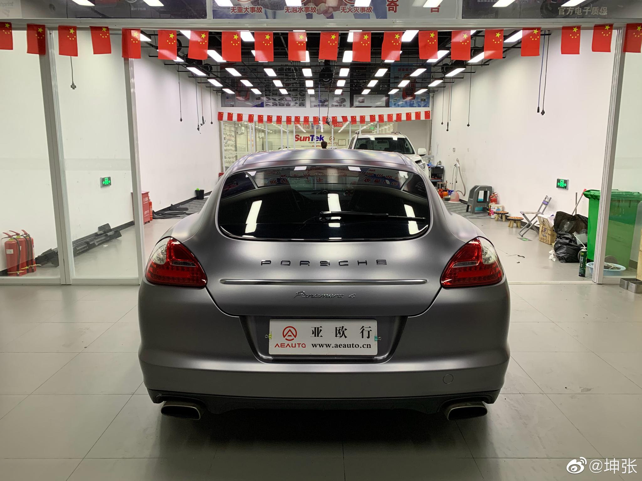 Panamera 4 改色贴膜RG电光碳灰，卡钳喷漆/红。