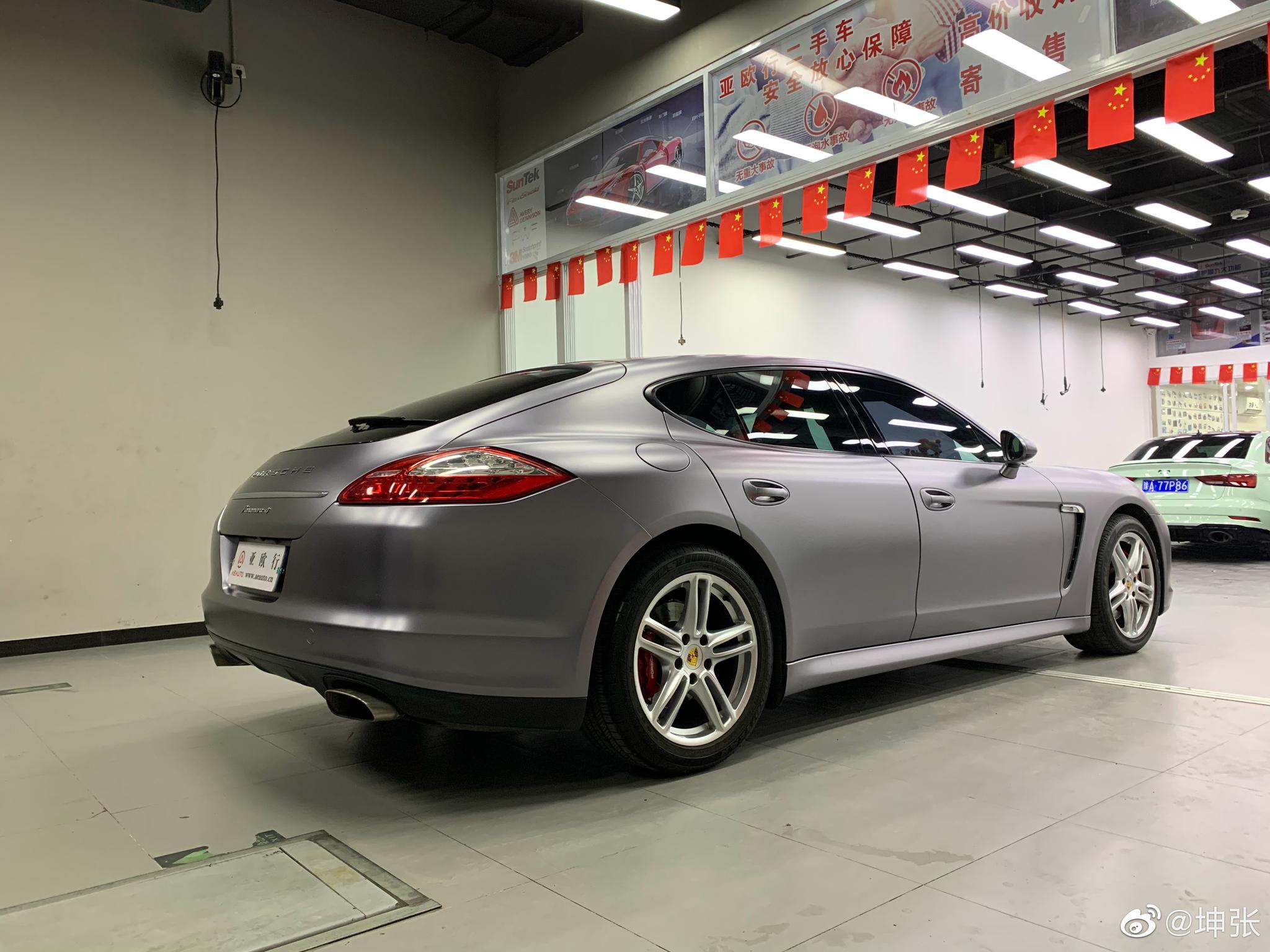Panamera 4 改色贴膜RG电光碳灰，卡钳喷漆/红。