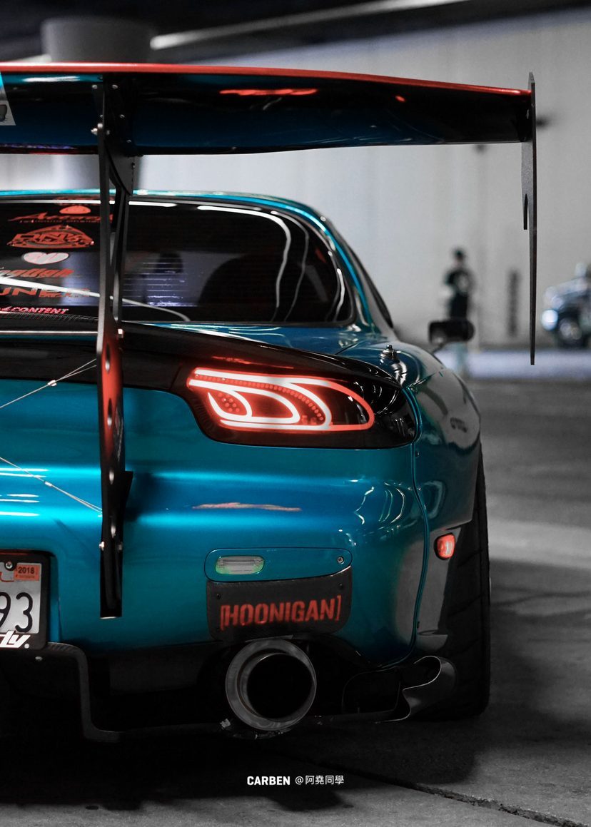 汽车美图：姿态与性能并存的马自达RX-7