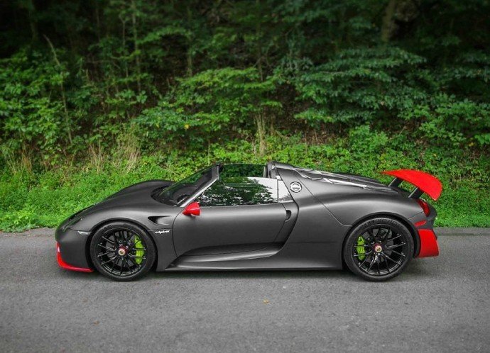 哑光黑保时捷918 Spyder，各位喜欢这红色点缀吗？