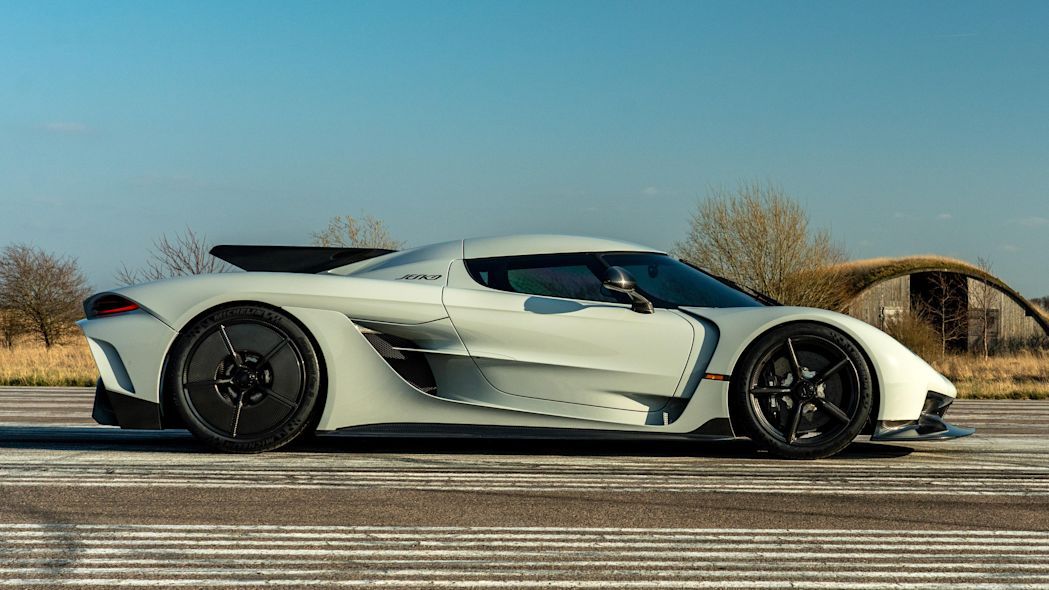 科尼赛克 Koenigsegg Gemera 和 Jesko Absolut 超级跑车。