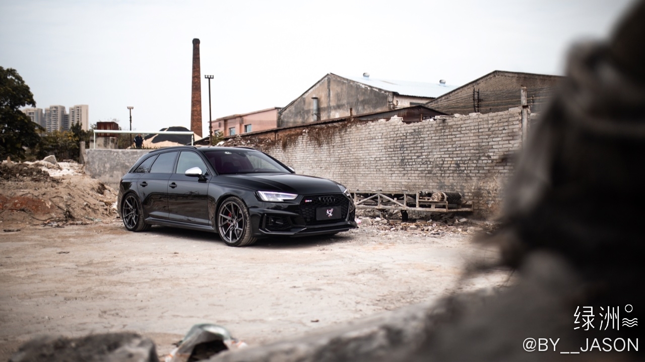 奥迪RS4：硬核跑者！舍我其谁！