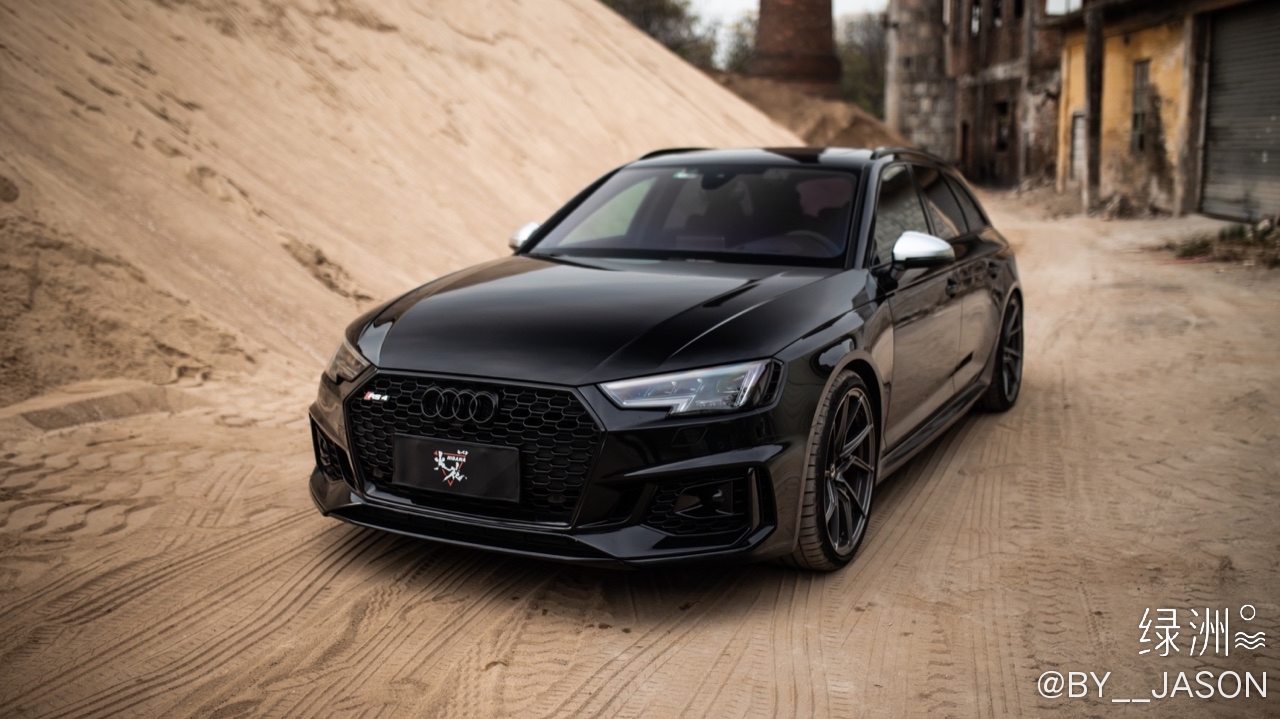 奥迪RS4：硬核跑者！舍我其谁！