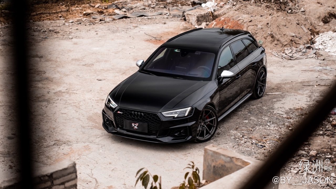 奥迪RS4：硬核跑者！舍我其谁！