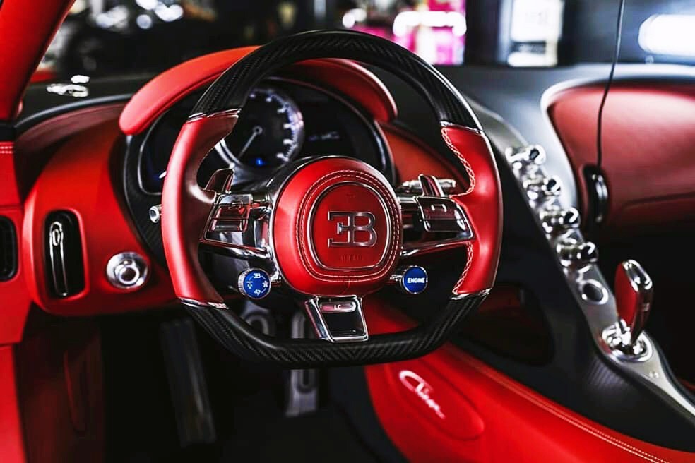 Bugatti Chiron顶尖跑车，一般人招架不住