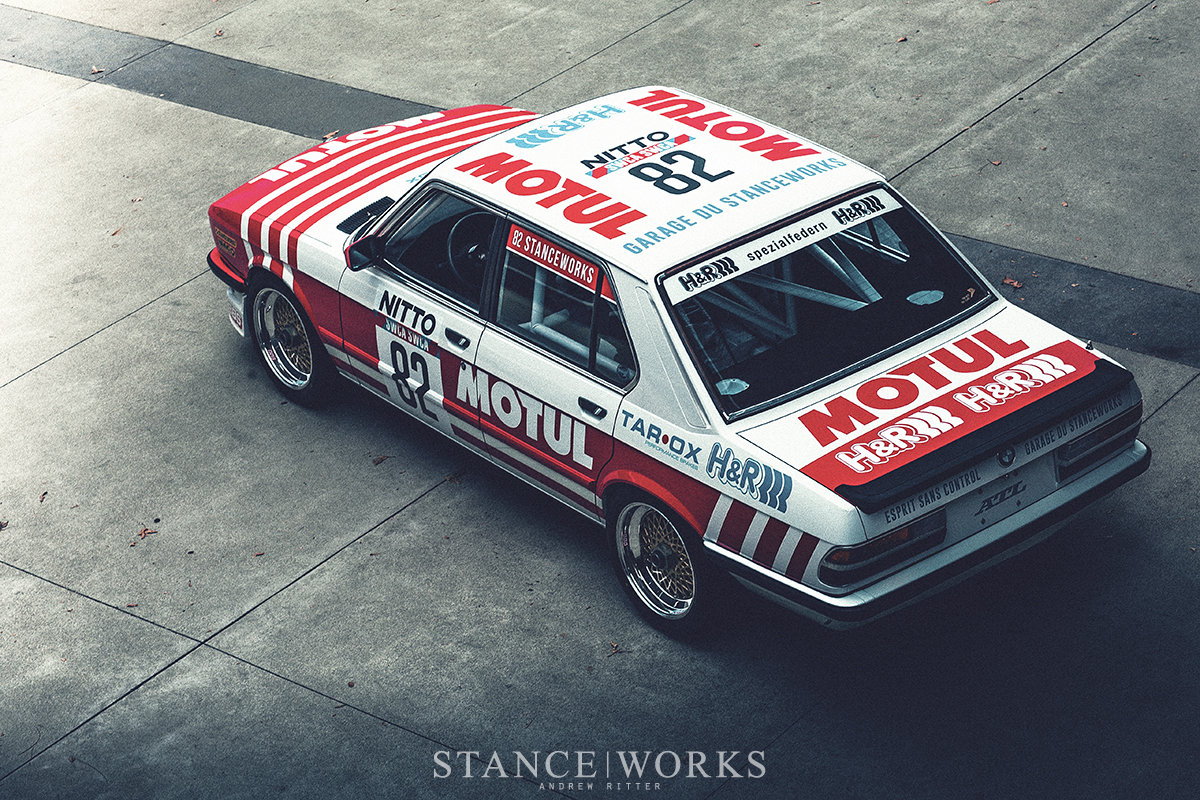 跟大家分享几张刚刚找到的BMW E28 A组赛车，Motul涂装。