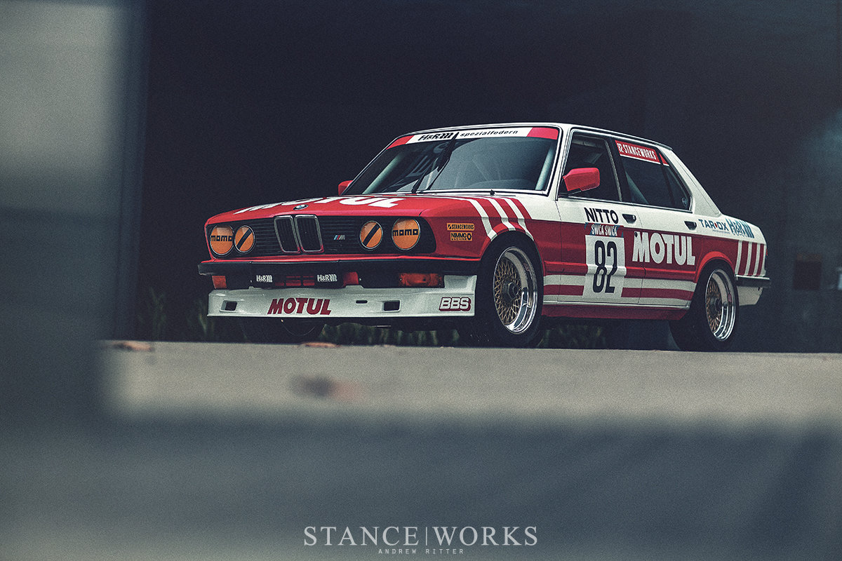 跟大家分享几张刚刚找到的bmw e28 a组赛车,motul涂装.