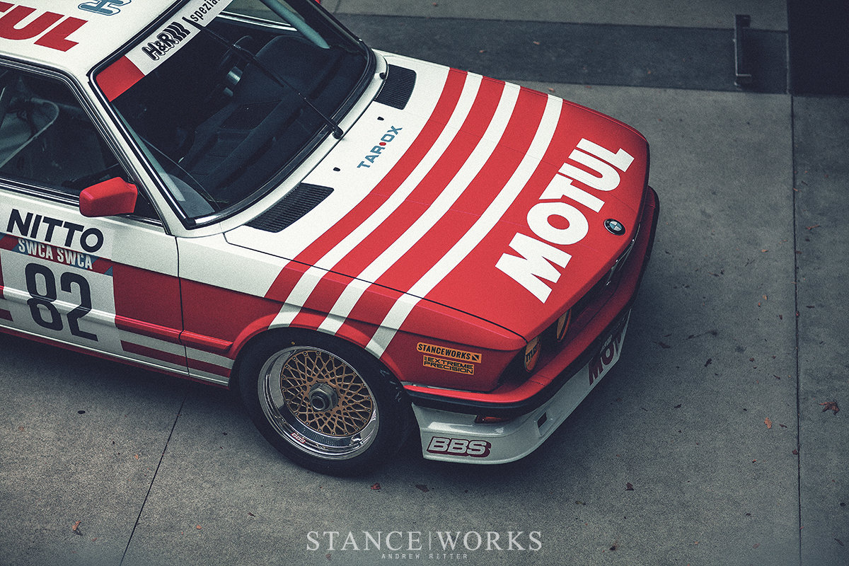 跟大家分享几张刚刚找到的BMW E28 A组赛车，Motul涂装。