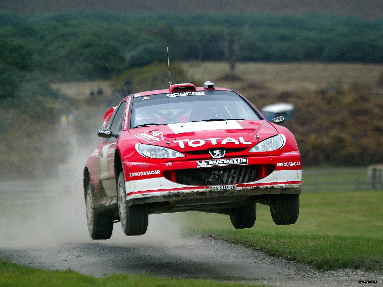 大家还记得WRC世界拉力锦标赛上标致运动部的赛车么