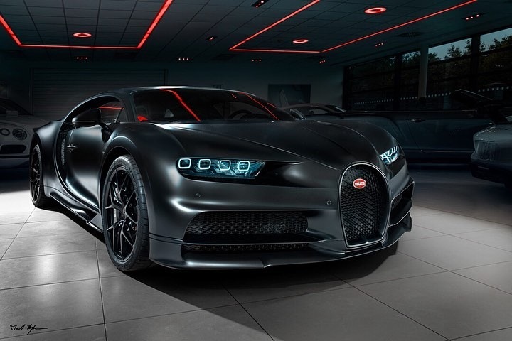 一台黑武士配色的布加迪chiron！真的是没谁了！！！