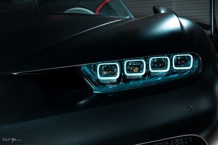 一台黑武士配色的布加迪chiron！真的是没谁了！！！