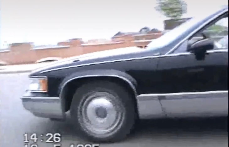 好看的汽车图片：1995年天津街头的凯迪拉克