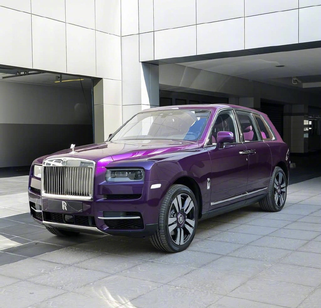 汽车美图抢先看：紫色库里南真的好妖媚~