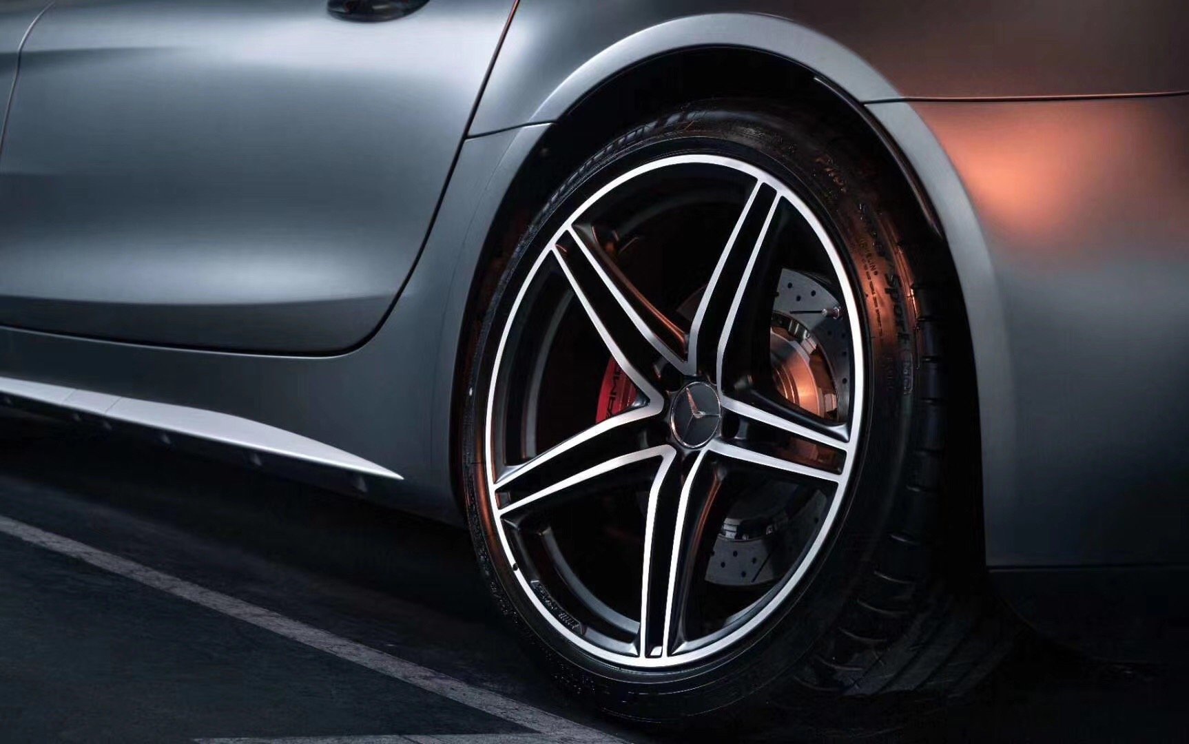 奔驰哑光灰GTC 敞篷 行驶在路上回头率不比牛马差，价格185万