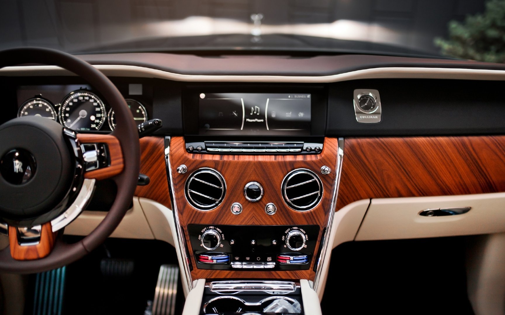 SUV皇冠上钻石Rolls-Royce Cullinan