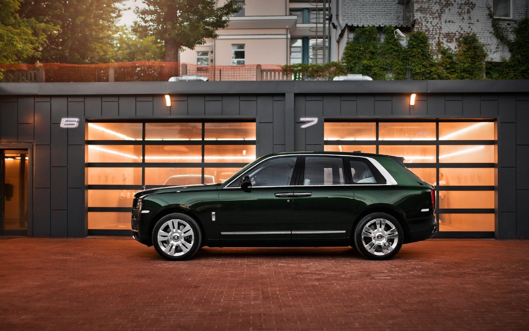 suv皇冠上钻石rollsroycecullinan