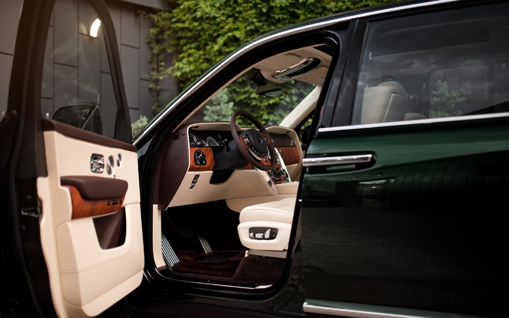 SUV皇冠上钻石Rolls-Royce Cullinan