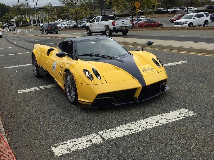 一枚超级大黄车帕加尼