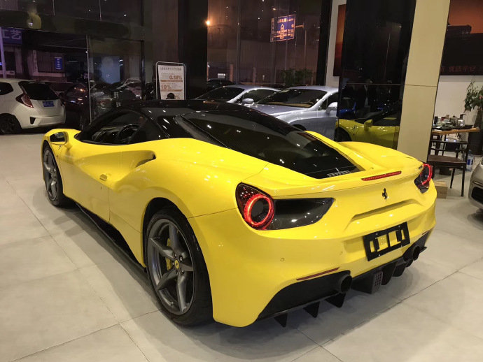 488在法拉利的车系里面还不算硬通货，458是绝对的硬通产品。