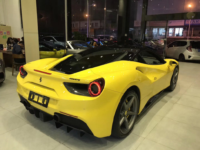 488在法拉利的车系里面还不算硬通货，458是绝对的硬通产品。