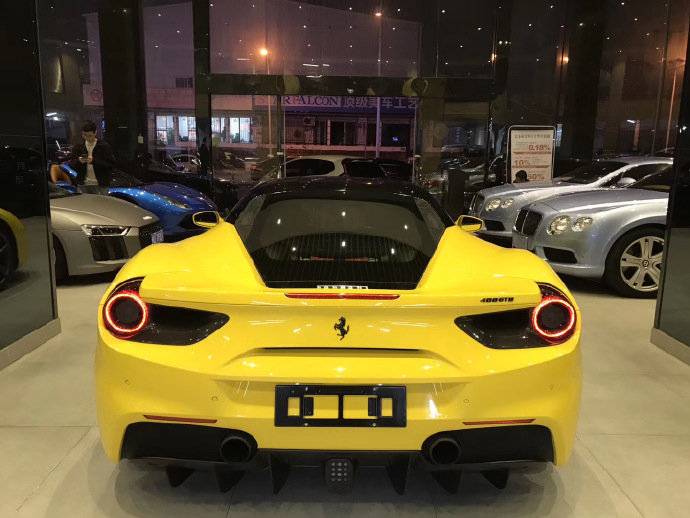 488在法拉利的车系里面还不算硬通货，458是绝对的硬通产品。