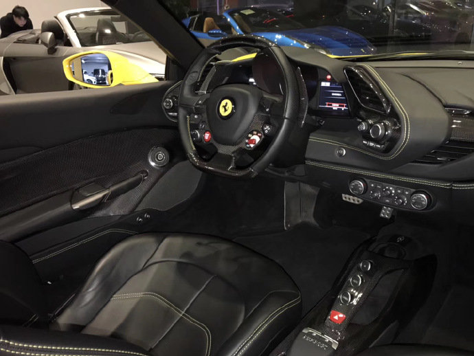 488在法拉利的车系里面还不算硬通货，458是绝对的硬通产品。