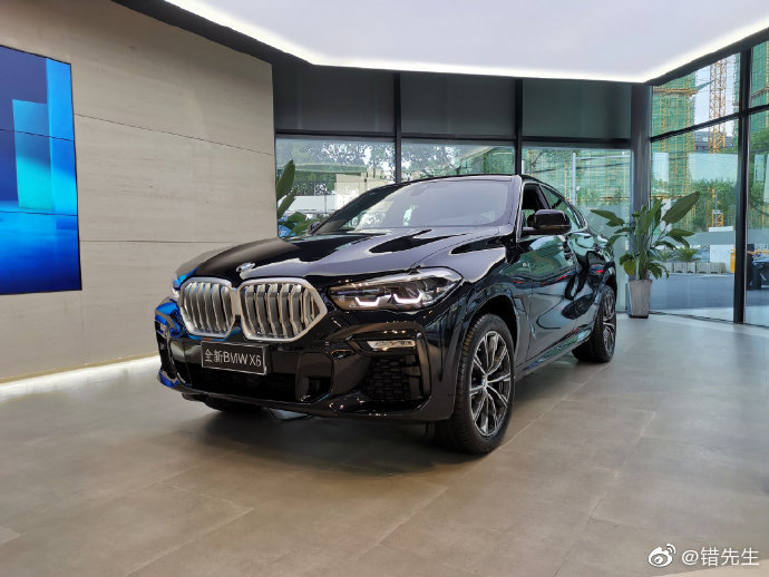 宝马X6都是2.0T的，奔驰G出2.0T的好像也没啥毛病。