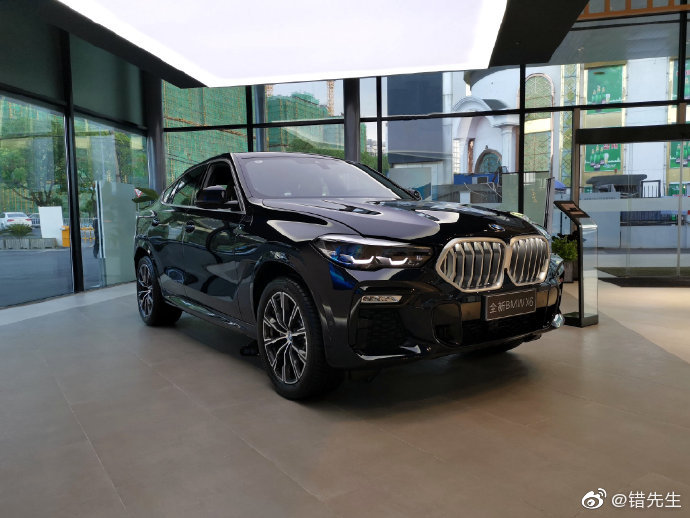 宝马X6都是2.0T的，奔驰G出2.0T的好像也没啥毛病。