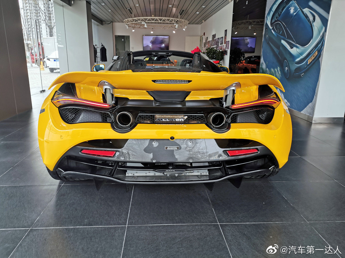 迈凯伦 720s spider 火山黄/黑内