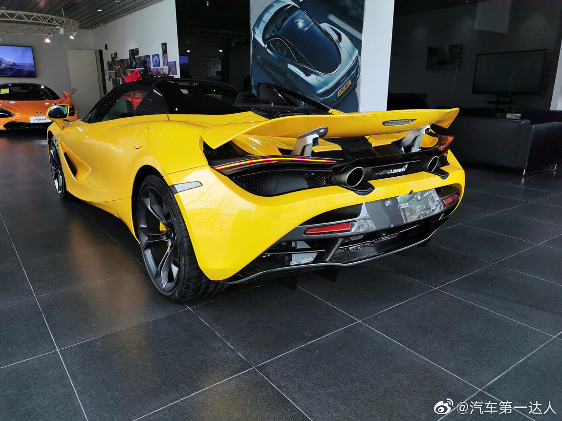 迈凯伦 720S Spider 火山黄/黑内