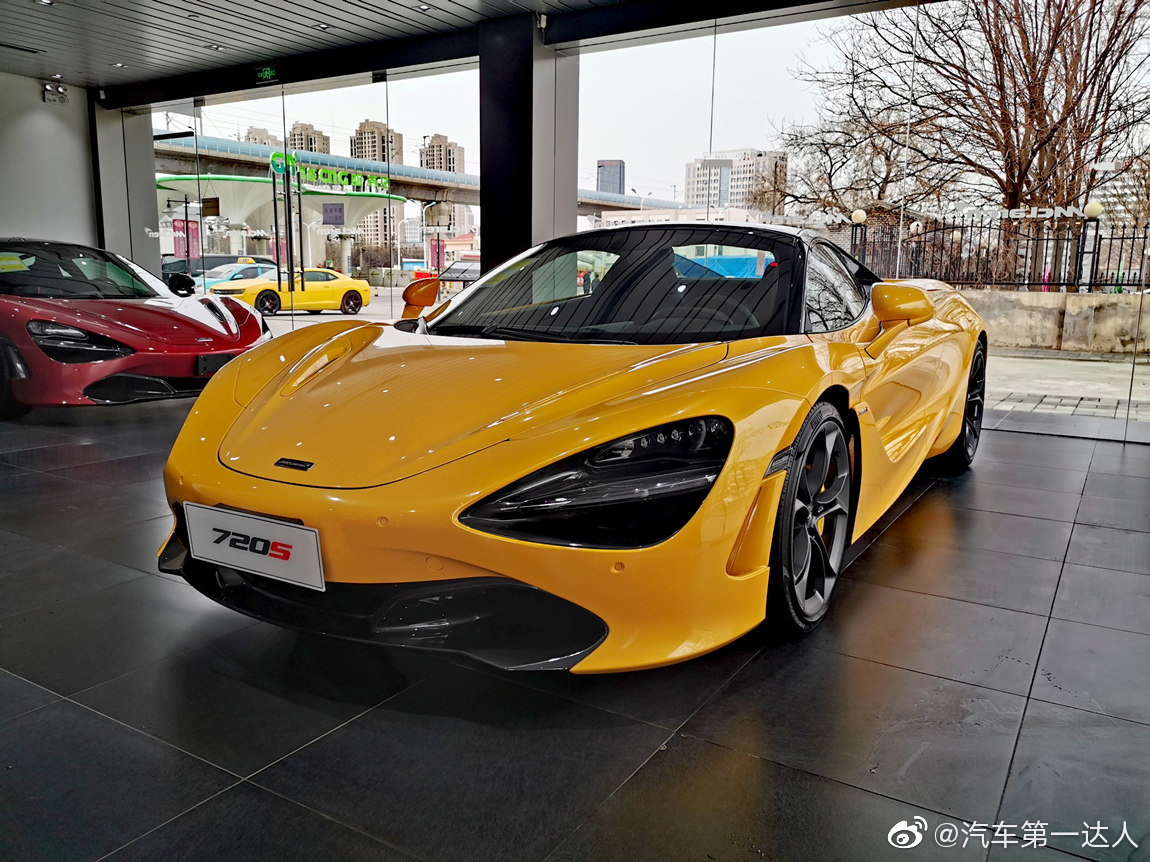 迈凯伦 720S Spider 火山黄/黑内