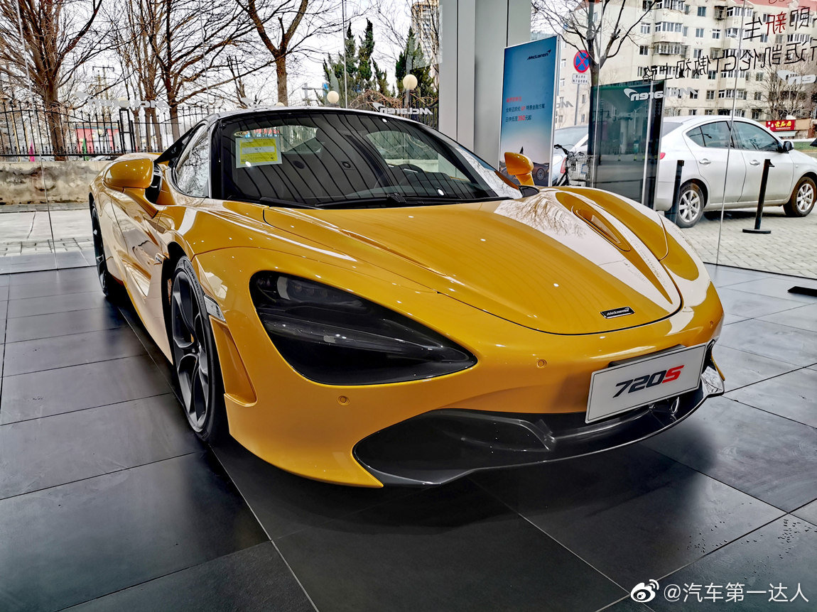 迈凯伦 720S Spider 火山黄/黑内