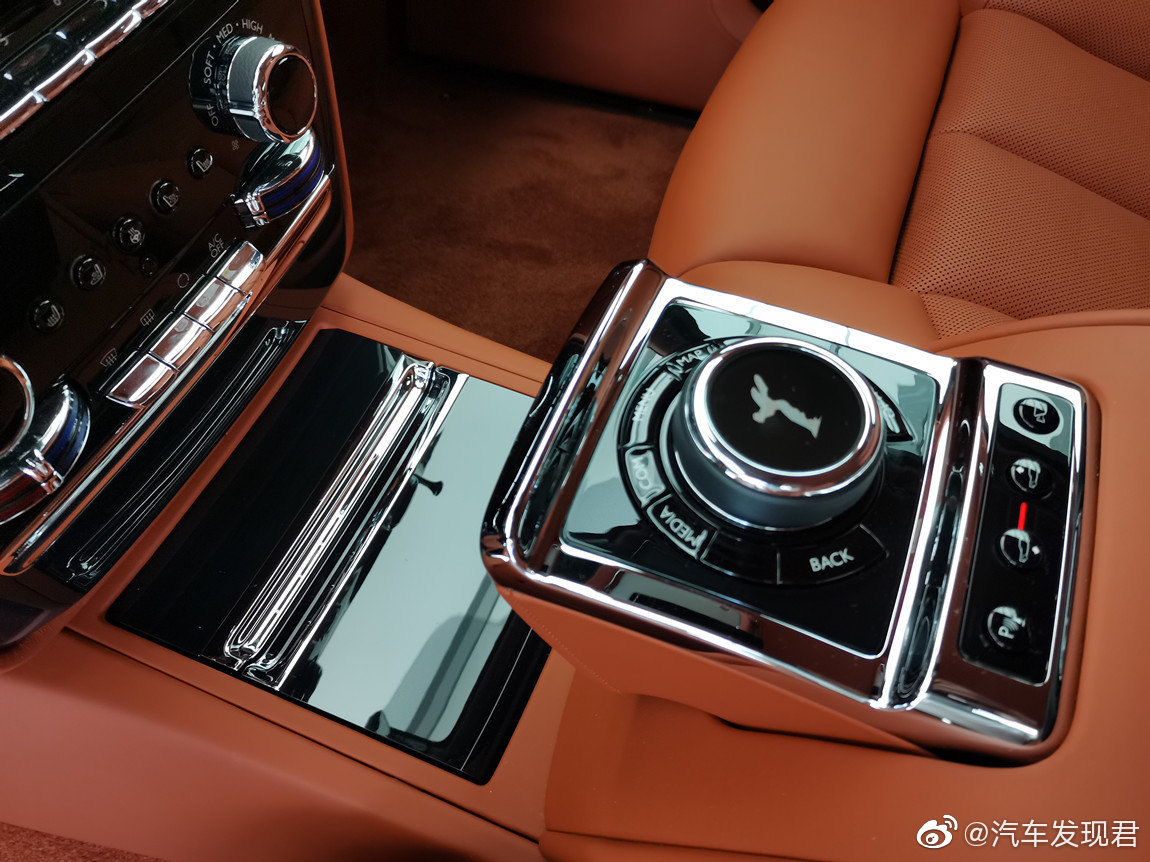 劳斯莱斯 幻影长轴版 钻石黑/干邑色